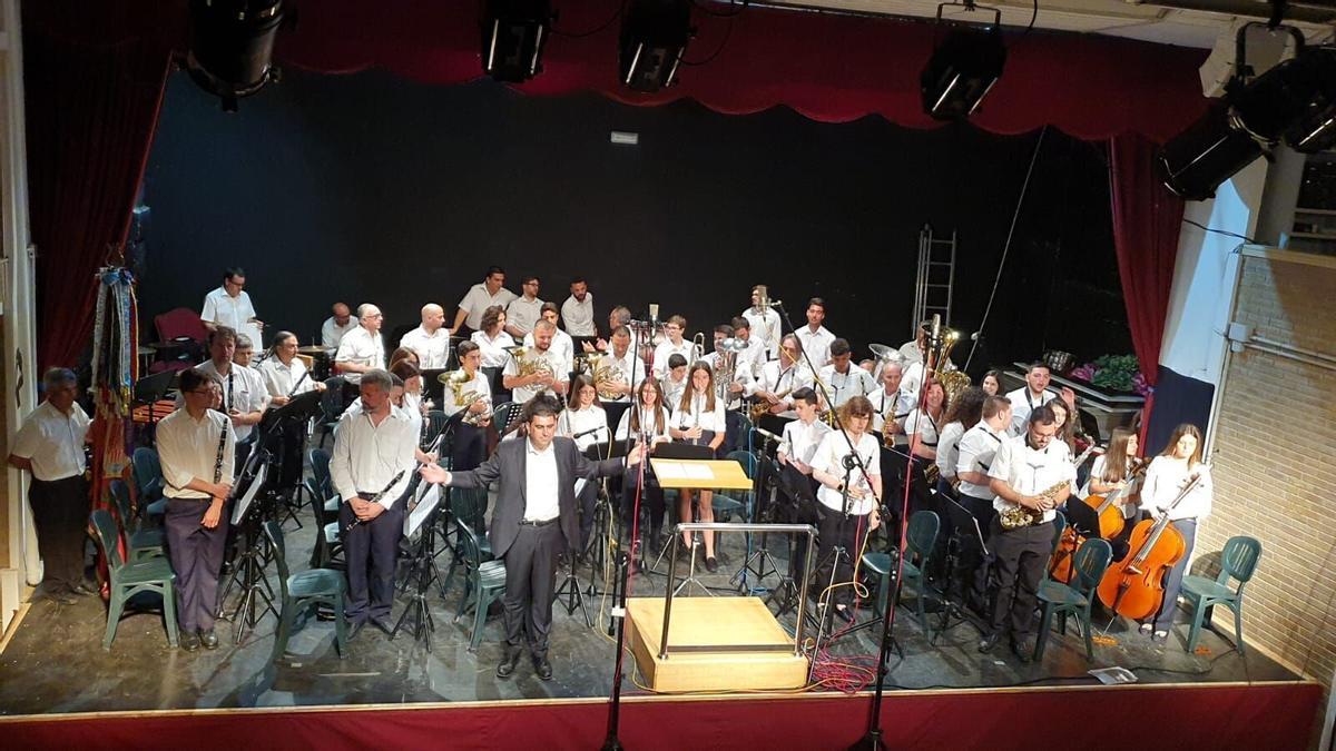La Unió Musical de La Pobla de Farnals.