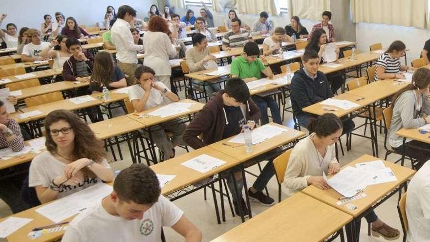 Alumnos realizan las pruebas de selectividad en A Coruña.