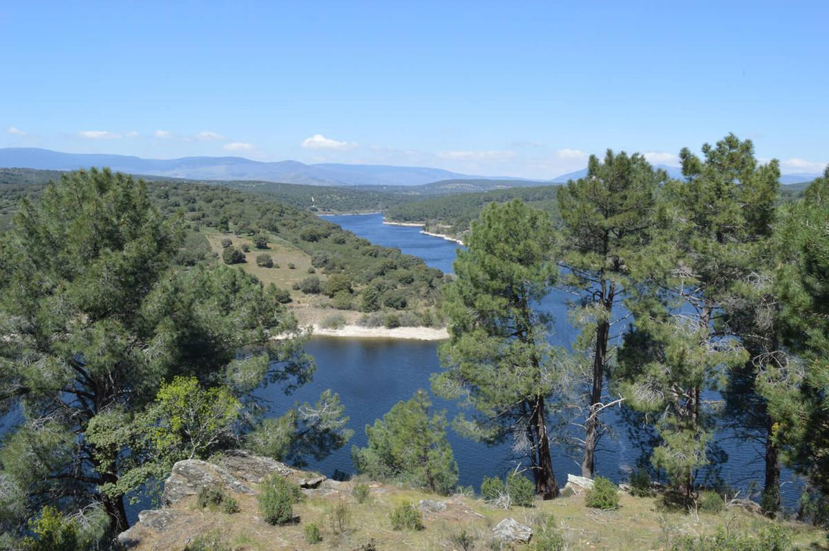 Este pueblo está rodeado de naturaleza.