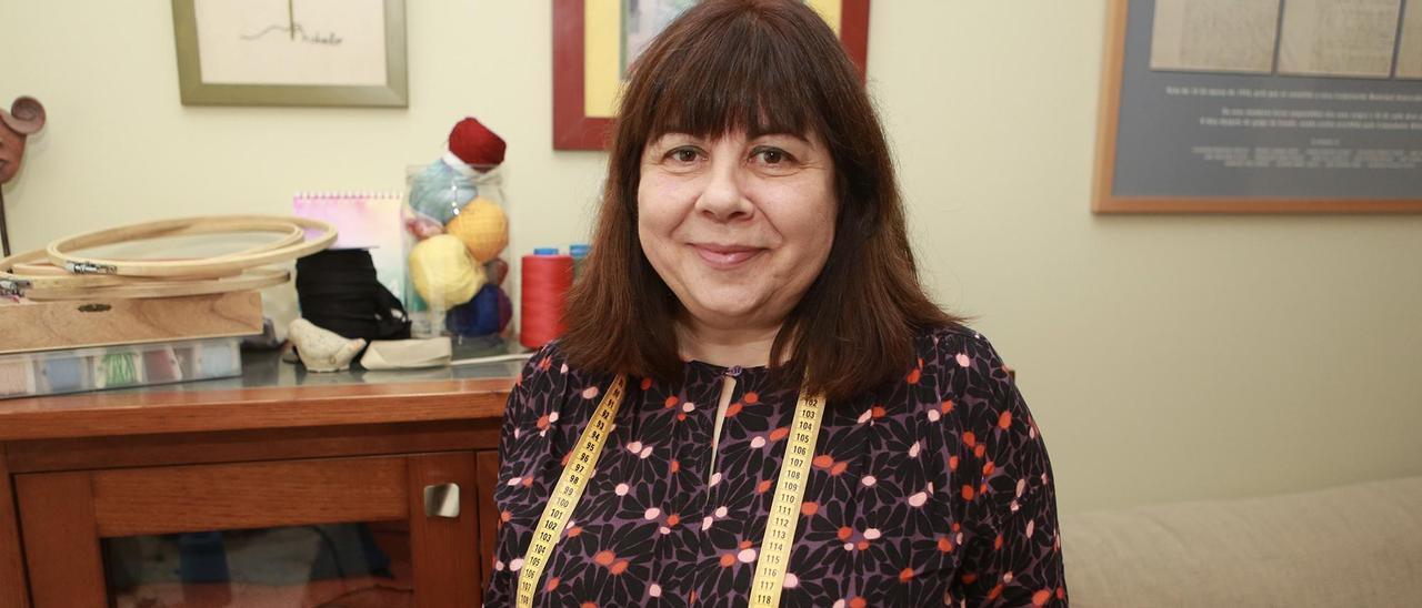 María del Carmen Gaiteiro en su taller de A Estrada