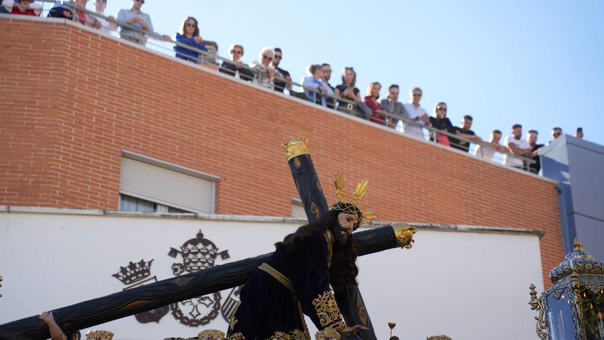 El Caído, con su gente