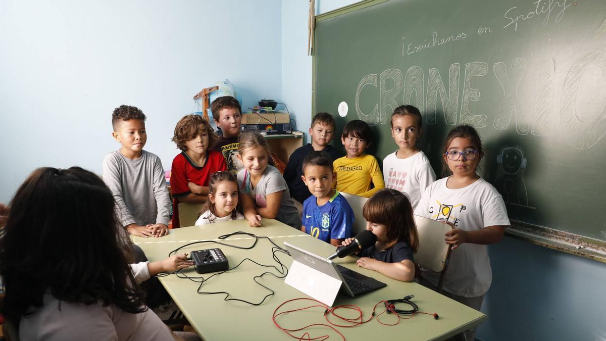 Alumnado del aula de Ambiedes del colegio rural agrupado Cabu Peñes.