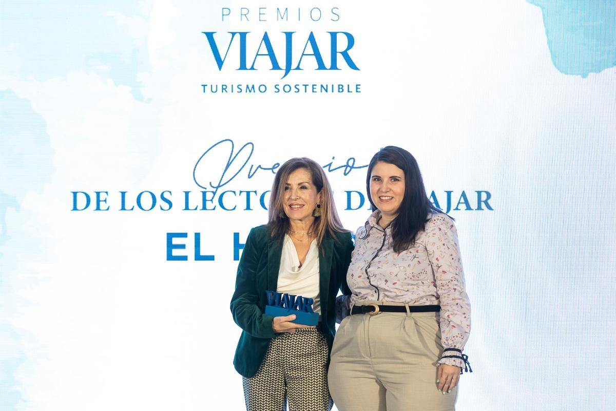 Dolores Padrón, consejera delegada de Canarias en Madrid, junto a Araceli Ocaña.