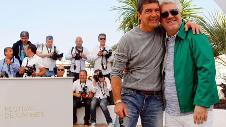 El Almodóvar más arriesgado y cruel desconcierta en Cannes