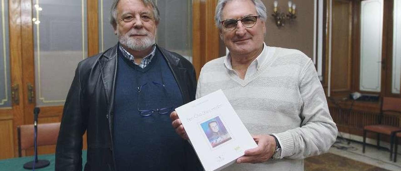 Alfredo Conde con Paco López Barxas en el Liceo. // Iñaki Osorio