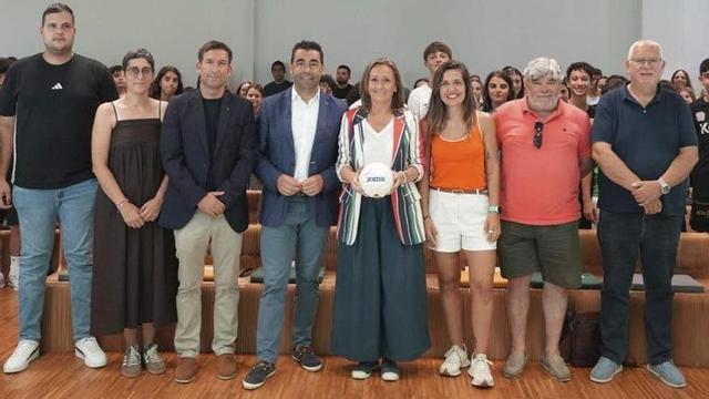 Luis López, Luisa Sánchez y Bruno López, durante la presentación de las Supercopas ayer en Vigo. | FDV