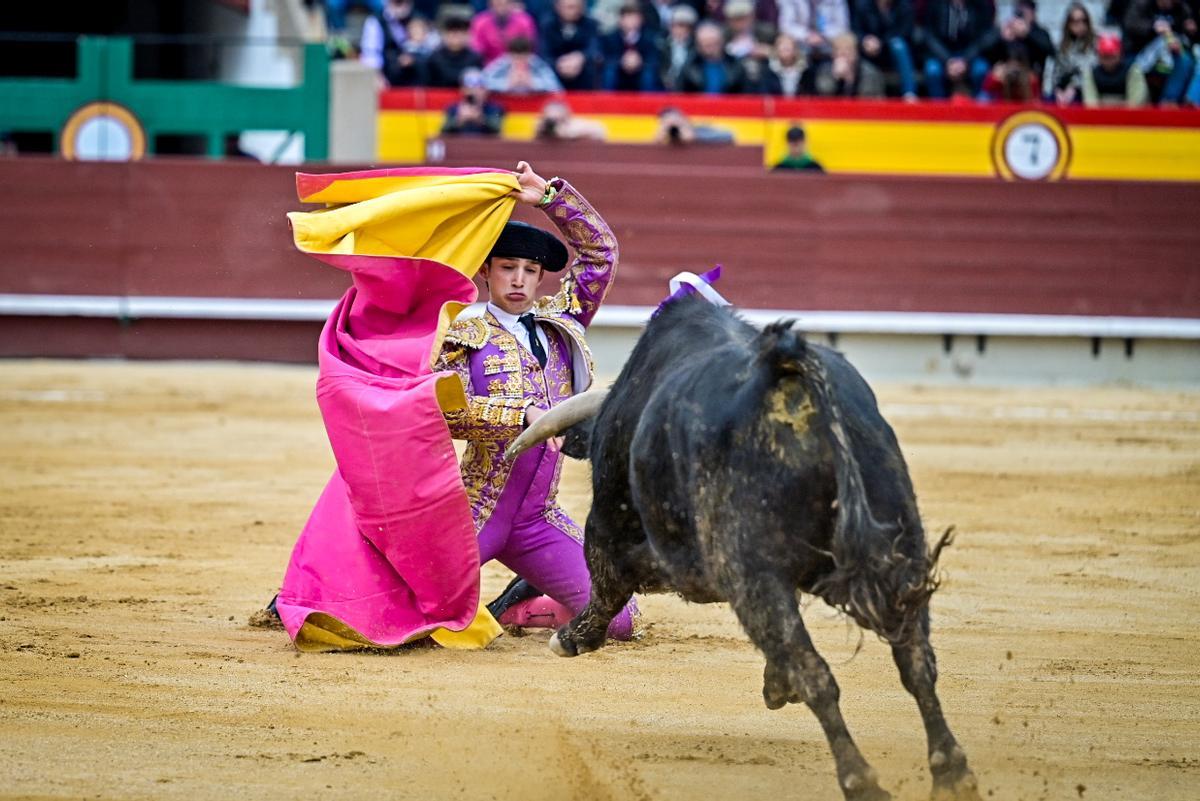 Íker de Virgilio, a hombros  en la novillada sin picadores