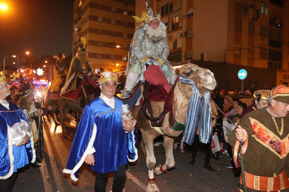 El distrito malagueño, como ya es tradición, adelanta el cortejo de sus majestades los Reyes Magos por las calles Fernández Fermina, Conde del Guadalhorce, Cruz del Humilladero o Camino de San Rafael.