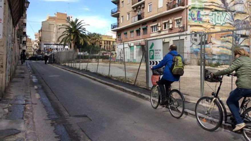 El consistorio mejora tan solo una parte de las aceras de la Cardà