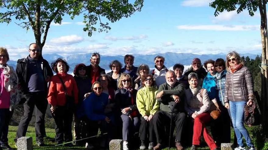 Los alumnos senior de la Universidad a Distancia conocen el oriente de Asturias