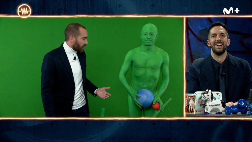 Este es (casi al 100%) el desnudo más bizarro de la historia de la televisión: el hombre de verde y con todo colgando
