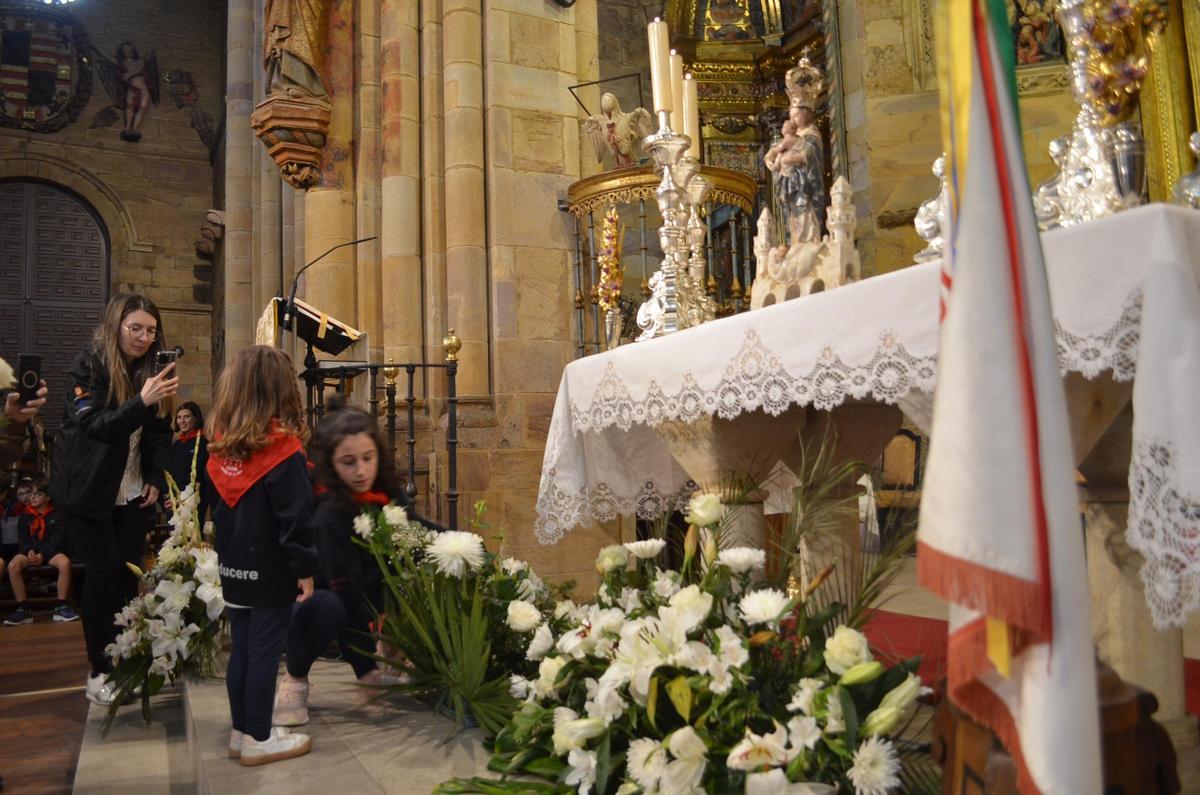 El colegio Virgen de la Vega de Benavente y la ofrenda floral a la patrona, en imágenes