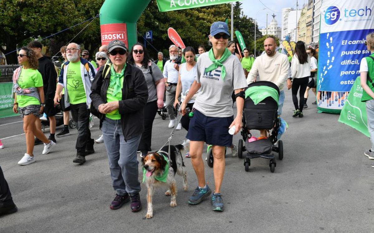 A Coruña se tiñe de verde para moverse contra el cáncer