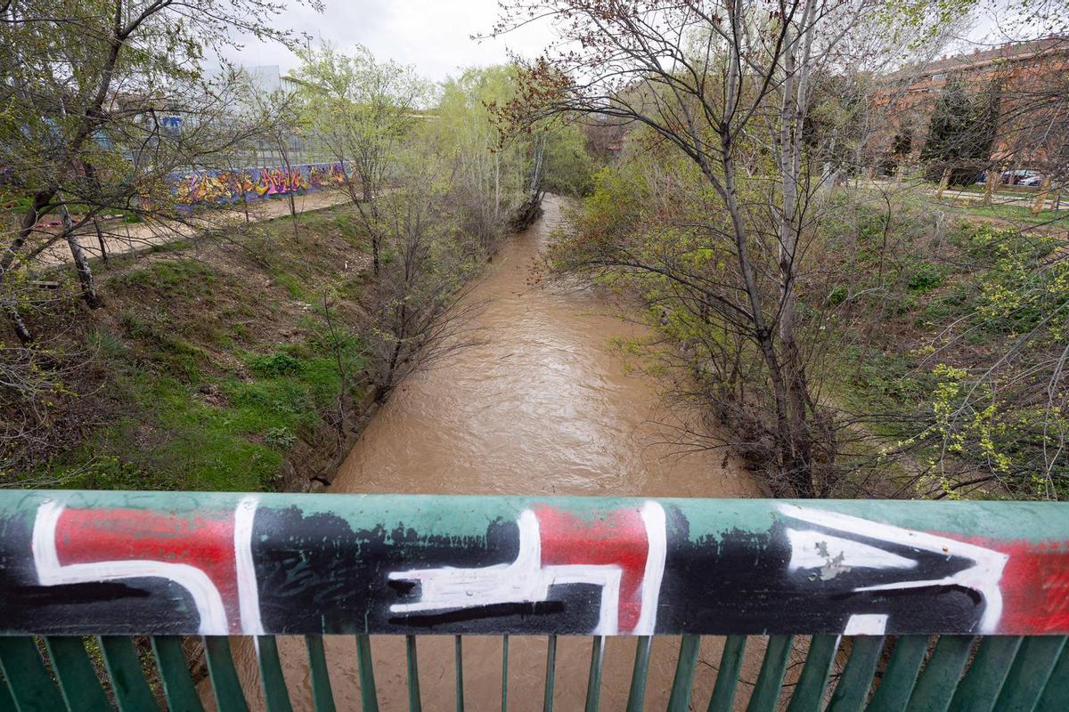 En imágenes I El río Huerva, a su paso por Zaragoza tras las últimas lluvias
