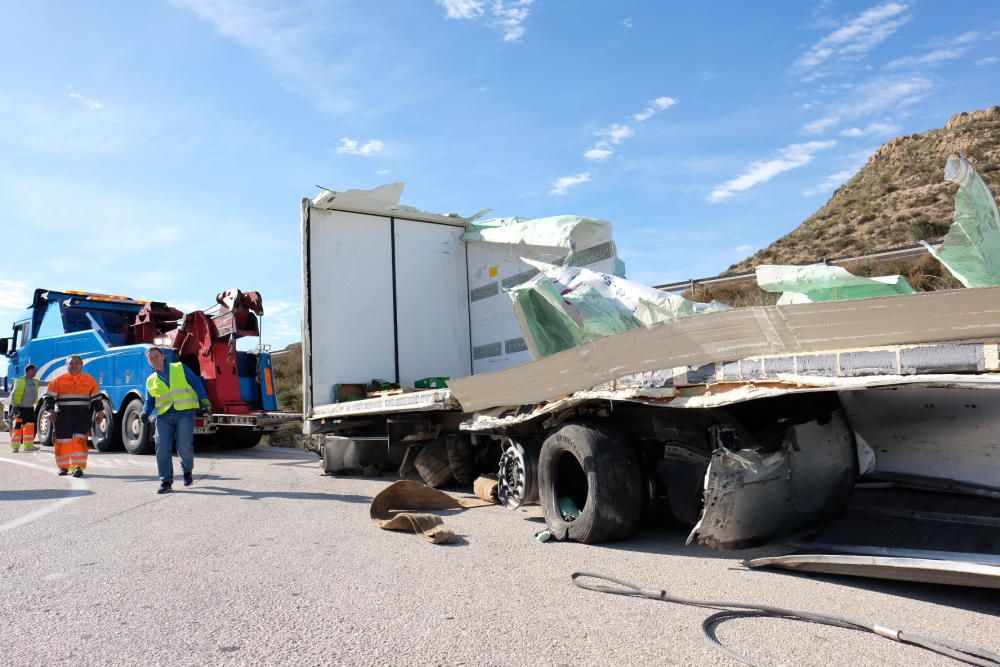 Un accidente en la A-31 colapsa la autovía en dirección Alicante-Madrid