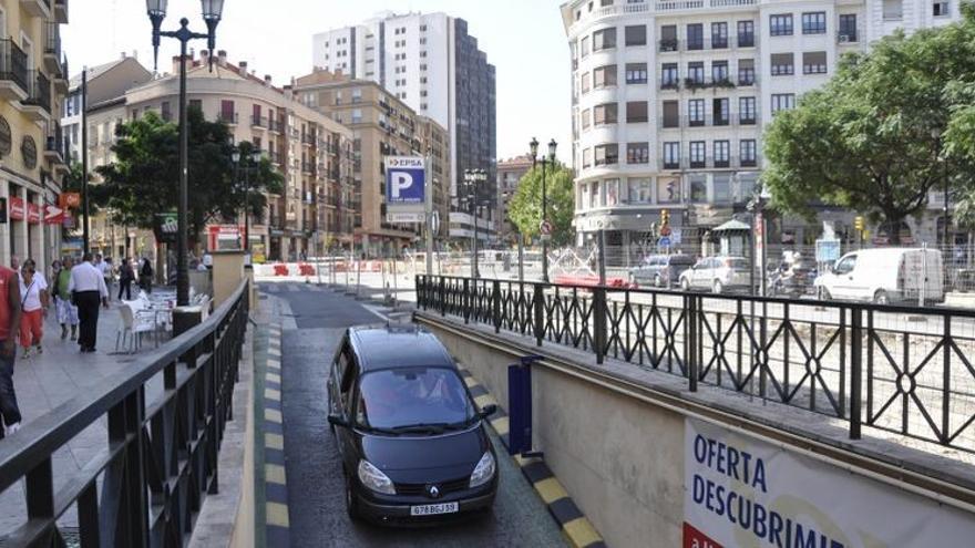 La demanda en los parkings cae un 30% más con las obras del tranvía