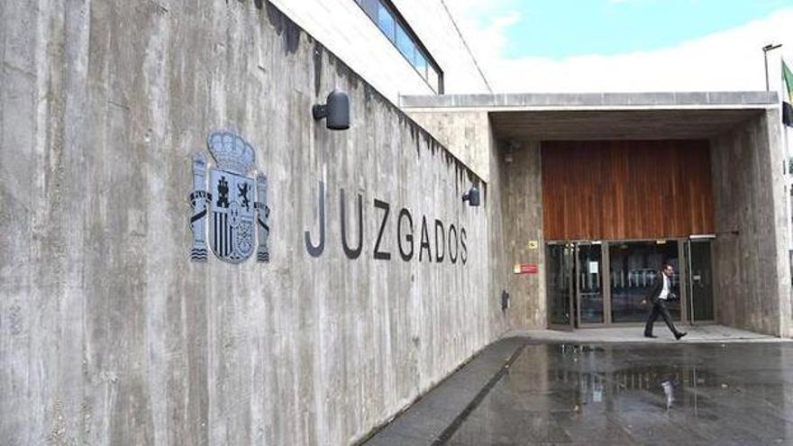 Prisión provisional para el hombre que intentó quemarse en los juzgados de Plasencia