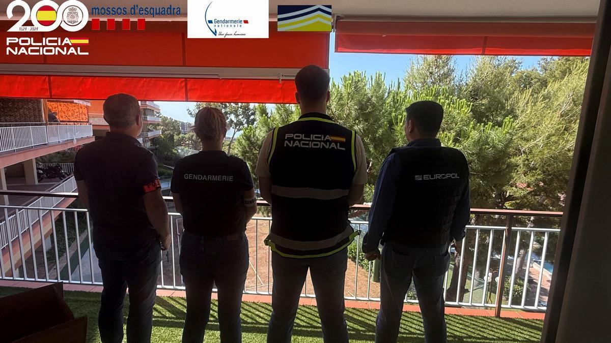 Agentes de los cuerpos policiales que han participado en la operación.