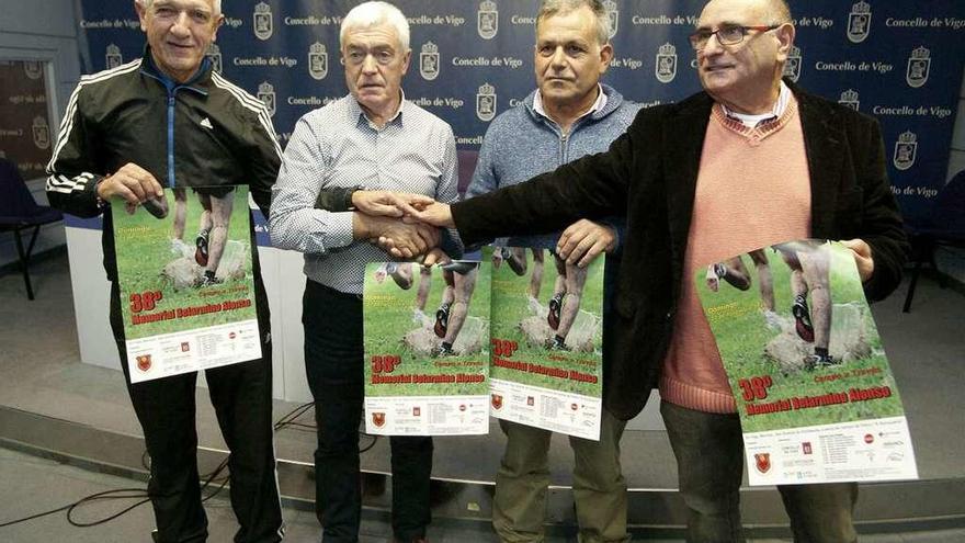 Miguel Martínez, Manel Fernández, Belarmino Alonso y Jesús Sánchez, ayer en el Concello. // J. Lores