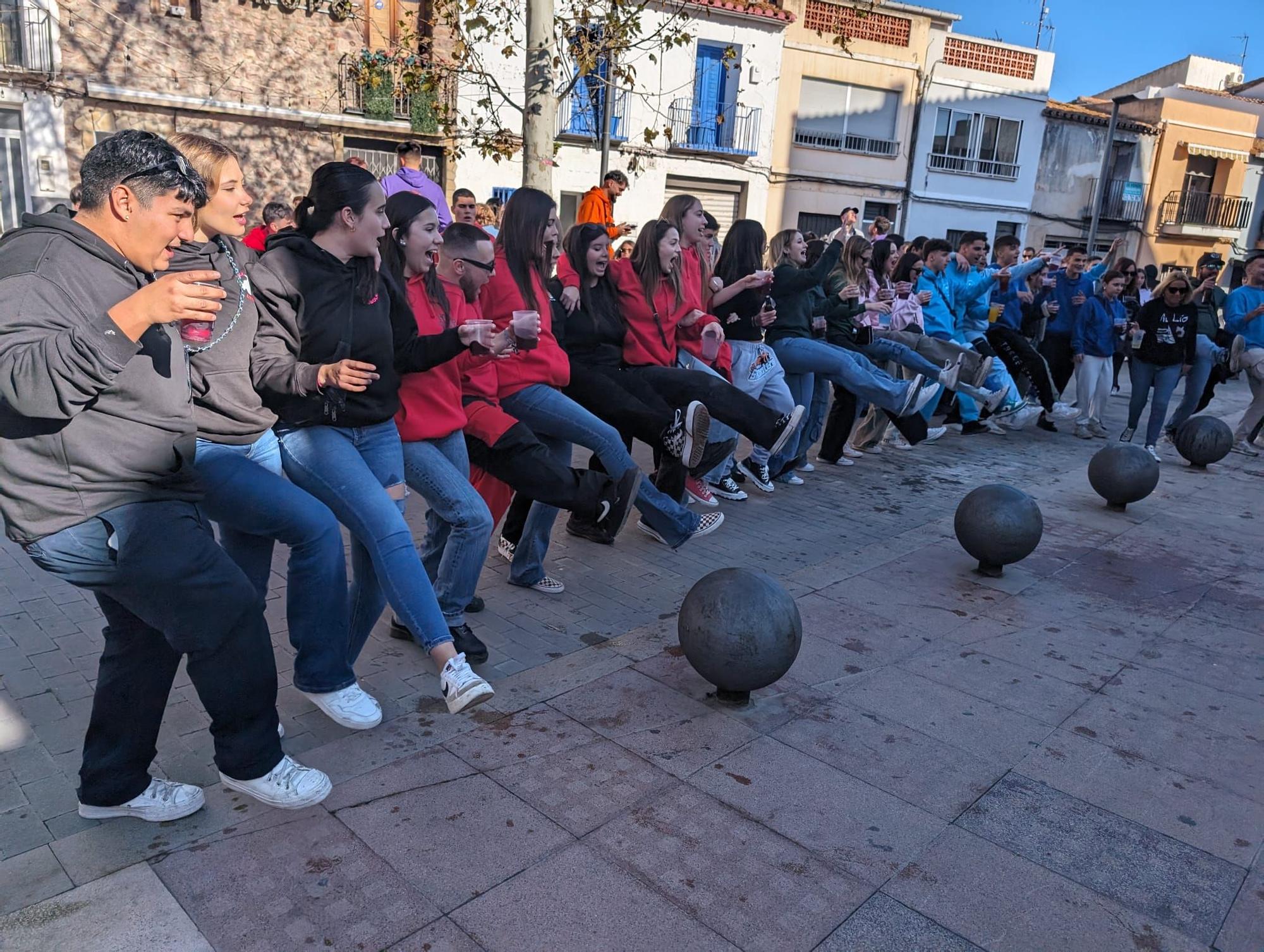 Búscate en la galería de fotos del Día de las Peñas en las fiestas de Benicàssim