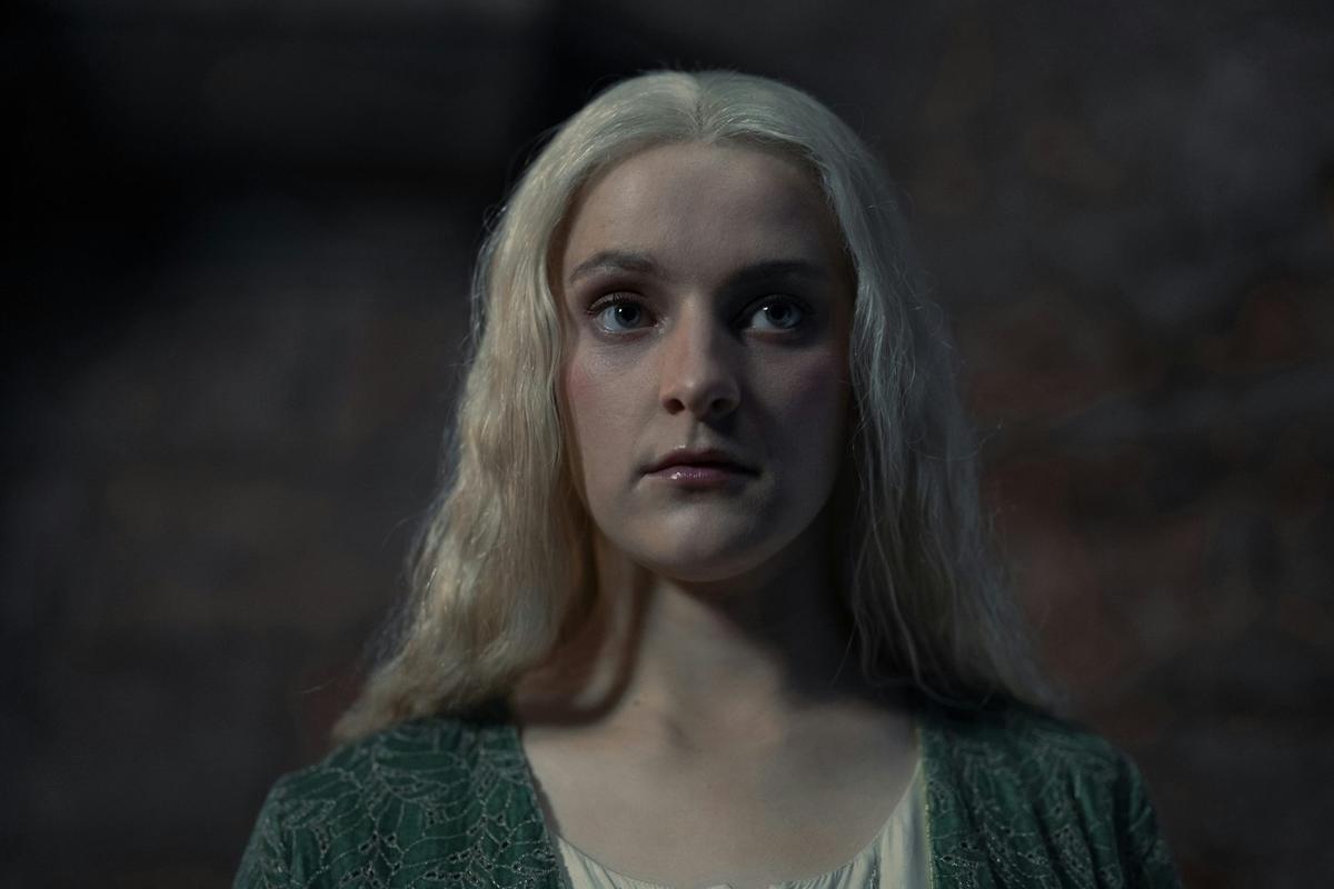 Phia Saban como Helaena Targaryen en La casa del dragón. HBO