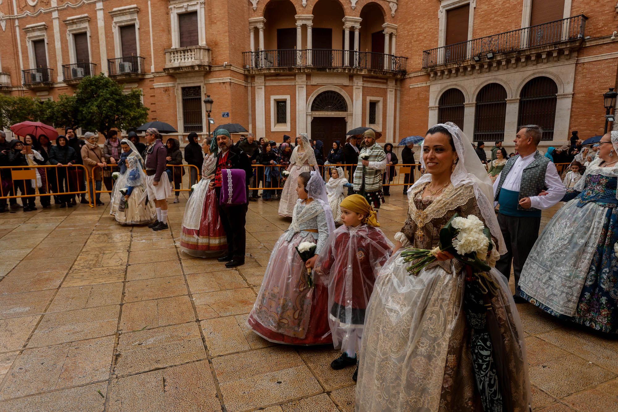 Todas las fotos de la Ofrenda del 18 de marzo por la calle San Vicente hasta las 17 horas