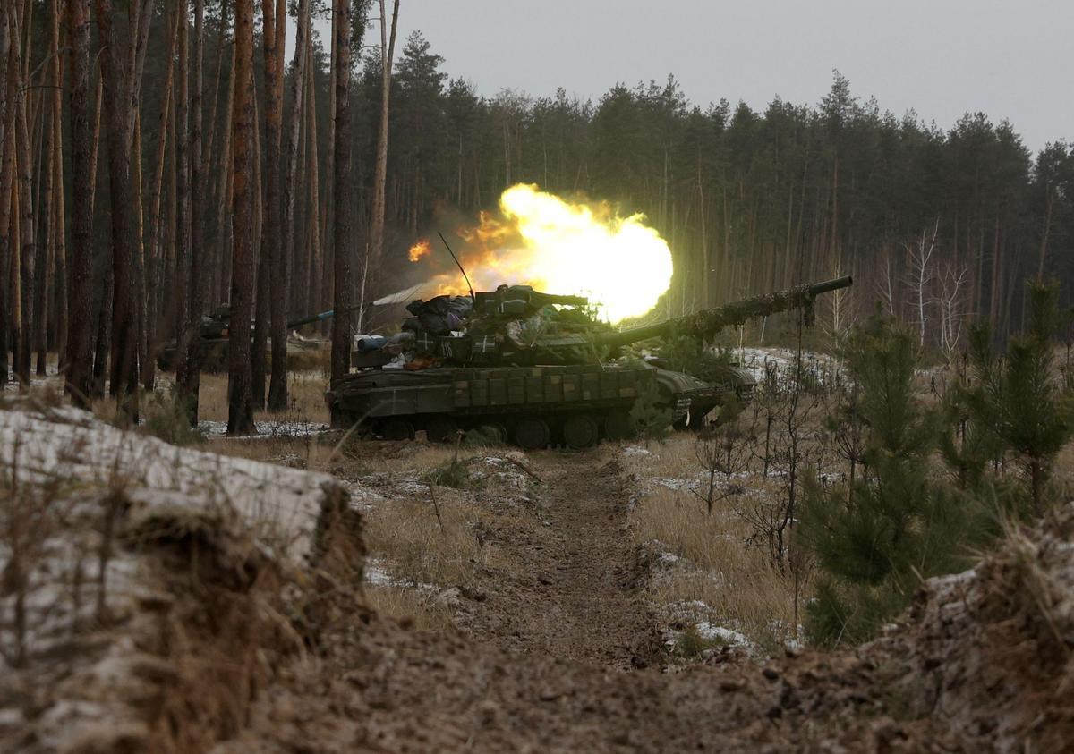 Militares ucranianos cerca de la línea del frente cerca de Kreminna, región de Lugansk, el 12 de enero de 2023, en medio de la invasión rusa de Ucrania.