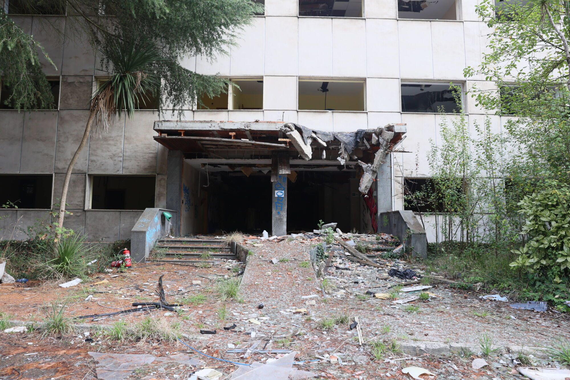 Viejo HUCA. Recorrido por cómo está el viejo hospital.