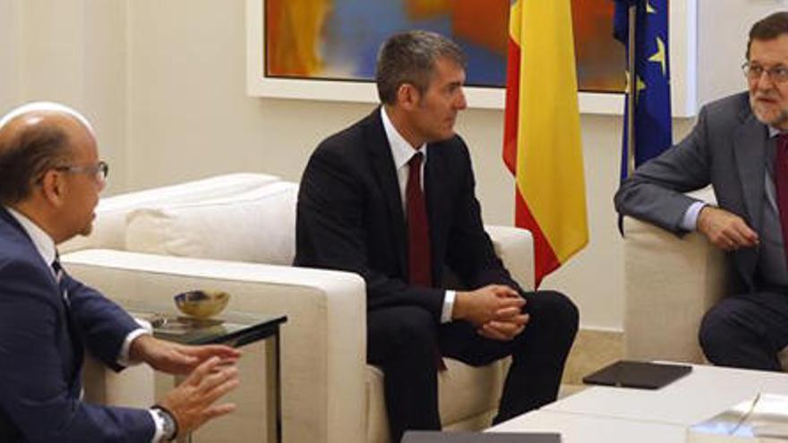 Rajoy inicia con Coalición Canaria las reuniones en busca de su investidura