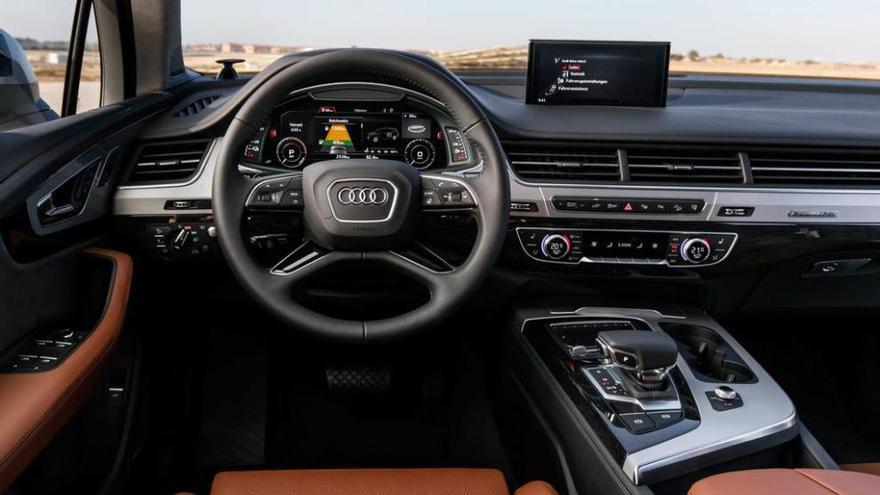 Interior del Audi Q7 e-tron.