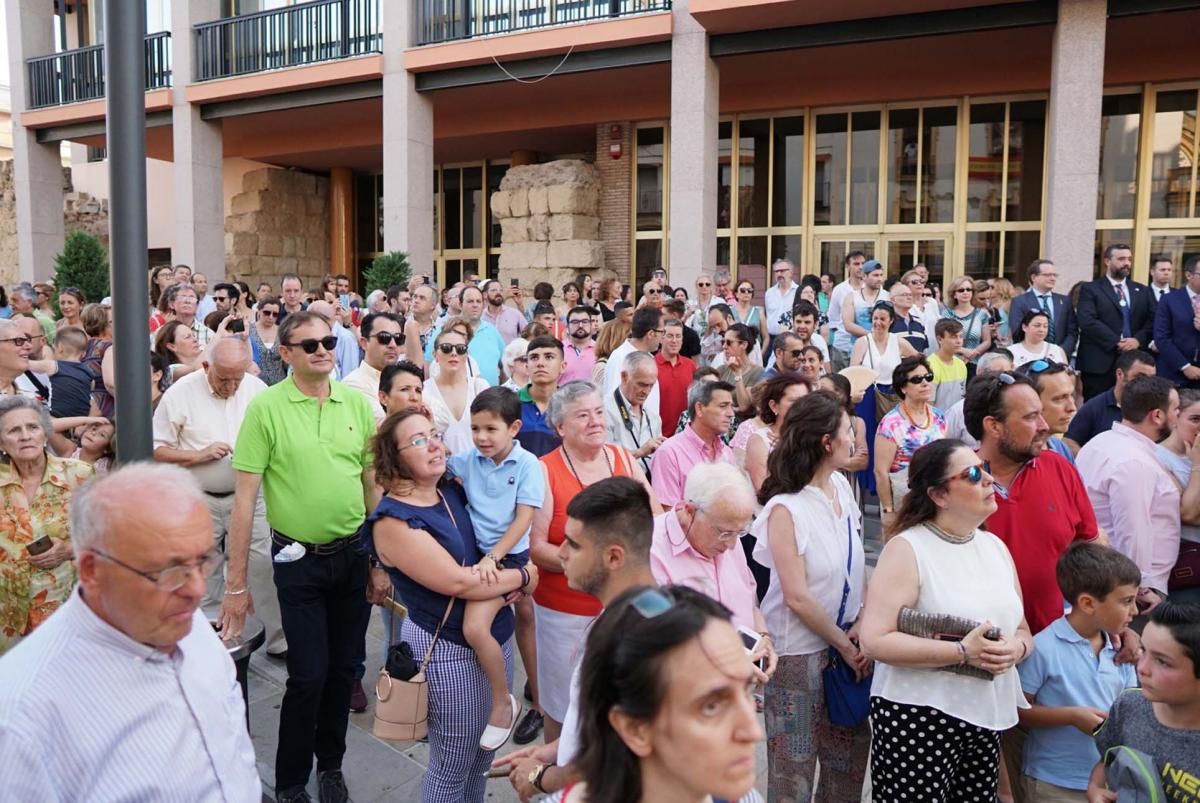 Una procesión con tres pasos para el aniversario del Sagrado Corazón