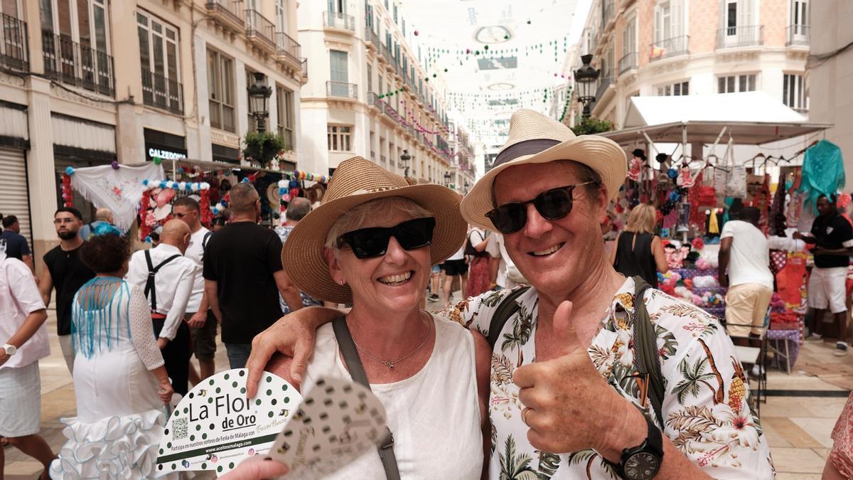 Bruce y Elspeth, dos turistas neozelandeses, en la Feria del Centro