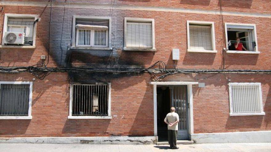 Los Bomberos salvan a un anciano de morir en un incendio