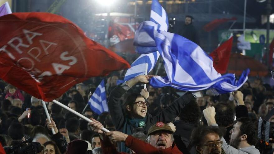 Los simpatizantes de Syriza celebran la victoria.