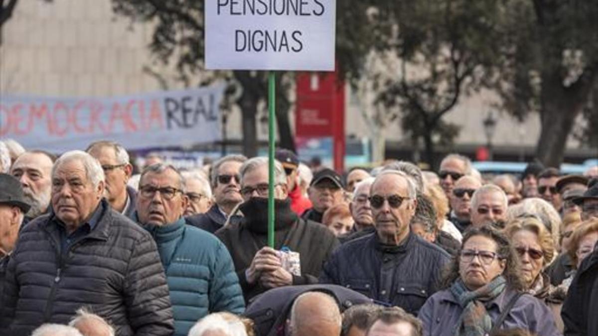 Concentración de jubilados en la plaza de Catalunya de Barcelona el pasado 22 de febrero.