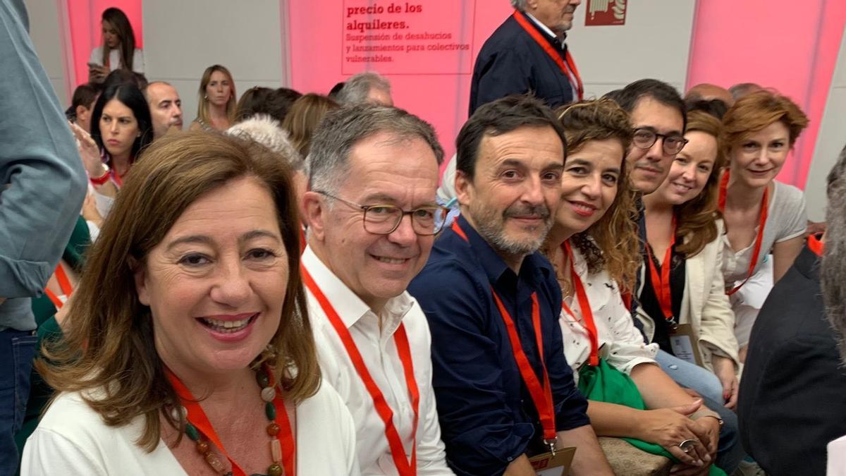Francina Armengol acompañada por otros miembros del PSOE en Baleares
