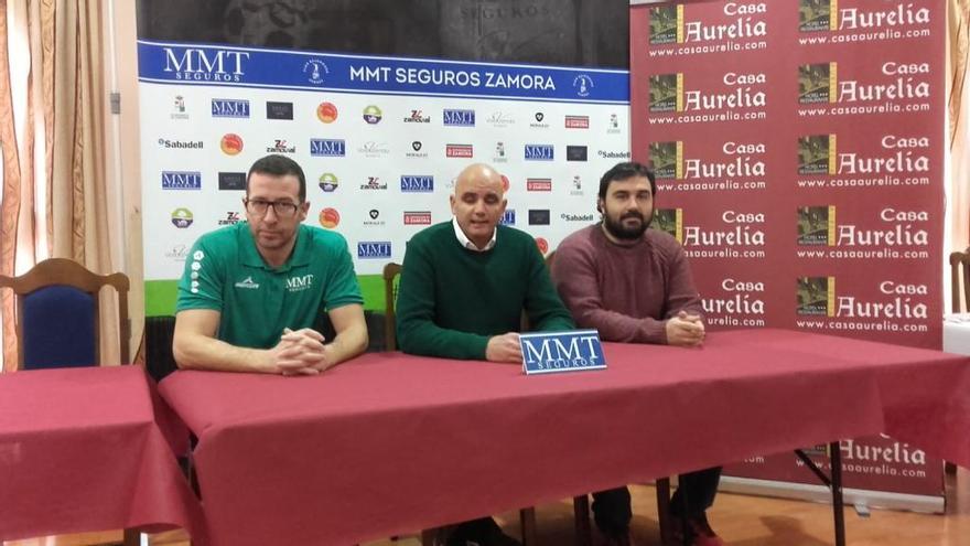 El Balonmano Zamora confía en mantenerse en la lucha por el &quot;play off&quot;