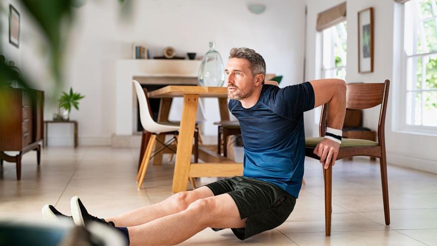 Dips: el ejercicio para moldear los brazos que puedes hacer en tu casa cada mañana