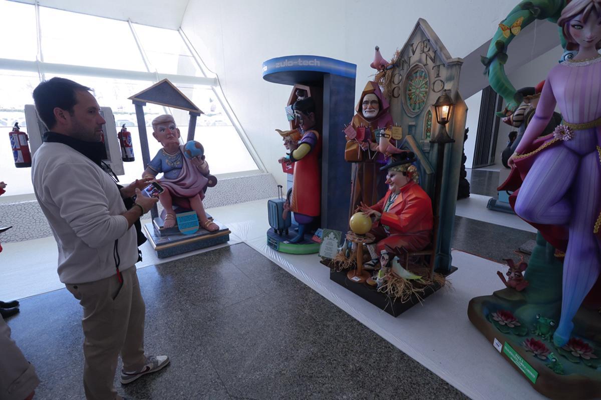 Primera jornada en la Exposición del Ninot de las Fallas de València 2026