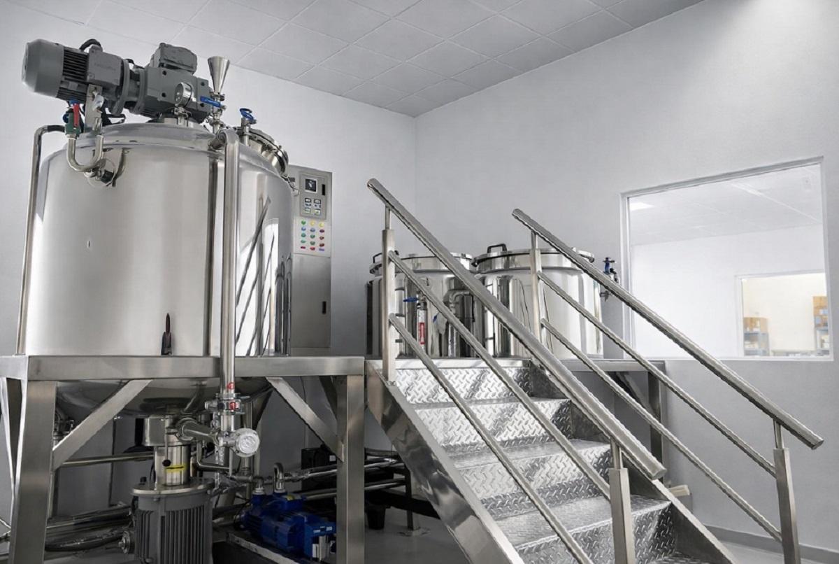 Instalaciones de la empresa malagueña OKT Global en el polígono de Santa Cruz de Málaga.