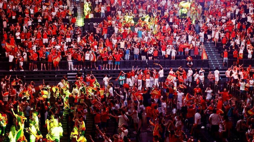 El Roig Arena celebra que España es campeona del mundo tras el pitido final del Mundial