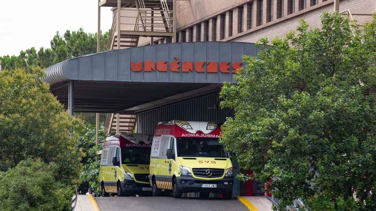 Acceso al área de Urgencias del hospital de Xàtiva.