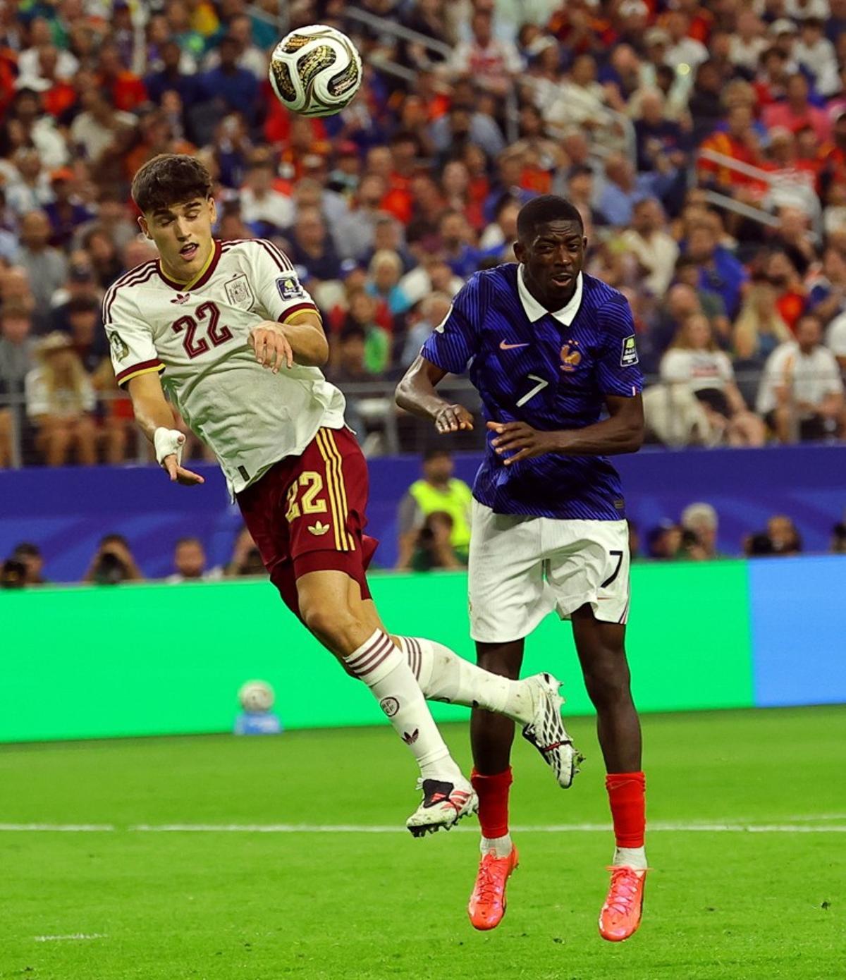 Cubarsí salta amb Dembélé durant les semifinals contra França