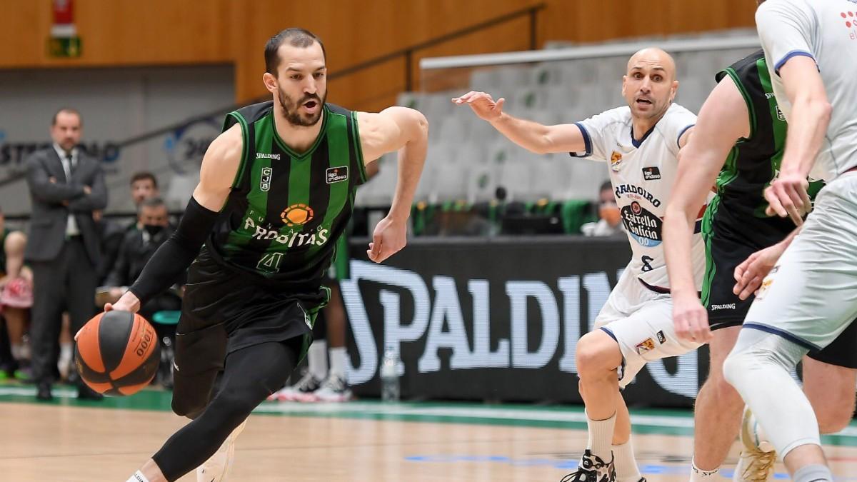 Ribas, en una acción del partido ante el Obradoiro