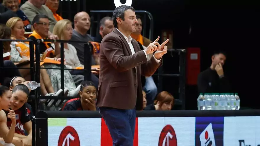 Carlos Cantero: "Las jugadoras tienen que estar orgullosas del partido que hemos hecho"