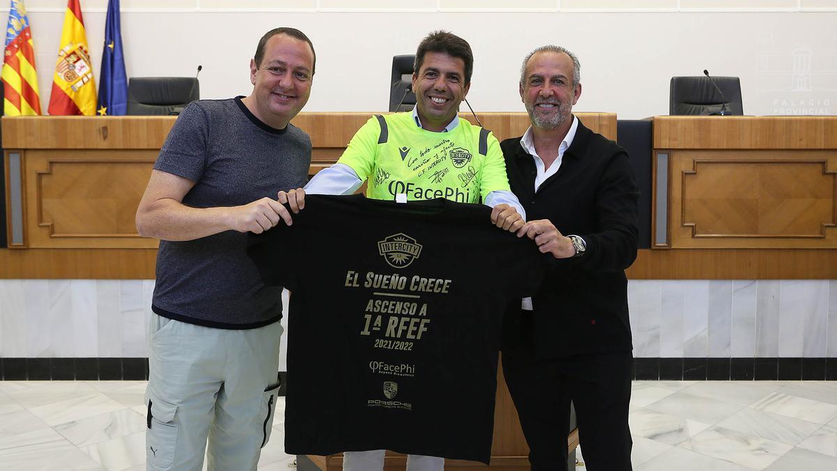 Salvador Martí, Carlos Mazón y Perfecto Palacio, ayer, en el salón de plenos de la Diputación.