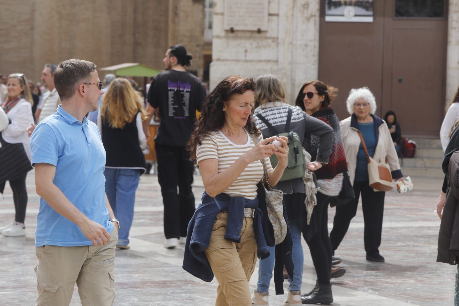 Llenazo en el centro de València en el fin de semana previo a las vacaciones de Semana Santa