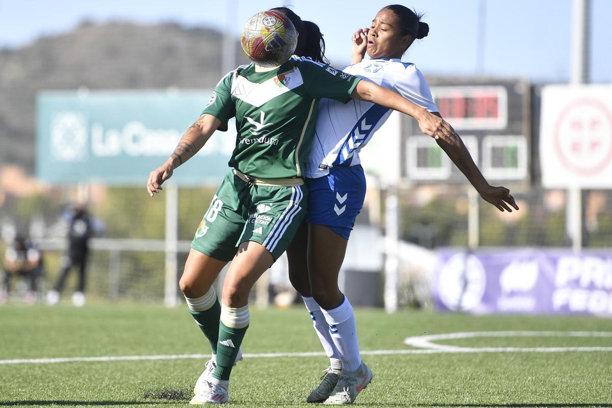 El Cacereño Femenino - Tenerife B, en imágenes