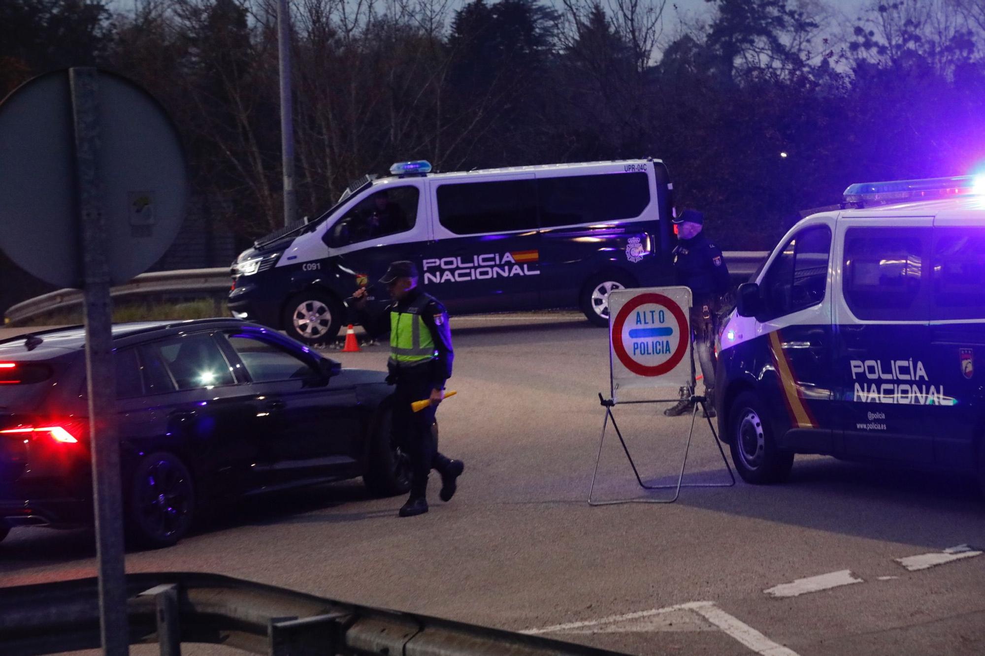 En imágenes: Control policial por la oleada de robos en Gijón