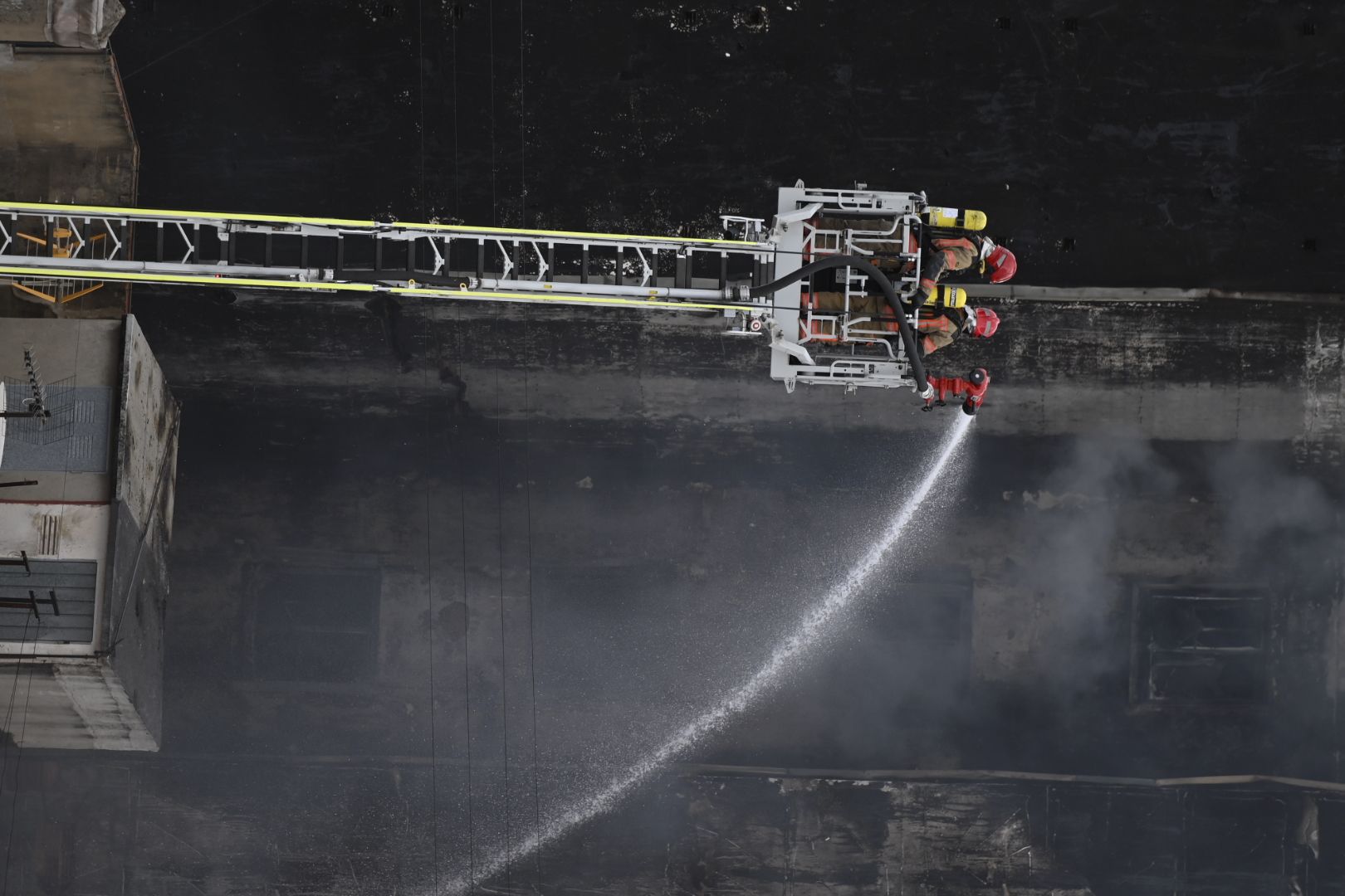 Las imágenes del incendio en un edificio de Castelló